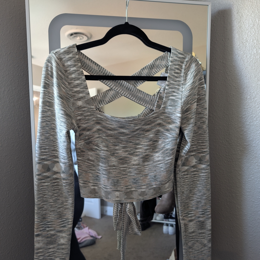 Le Lis Gray Crisscross Back Crop Top